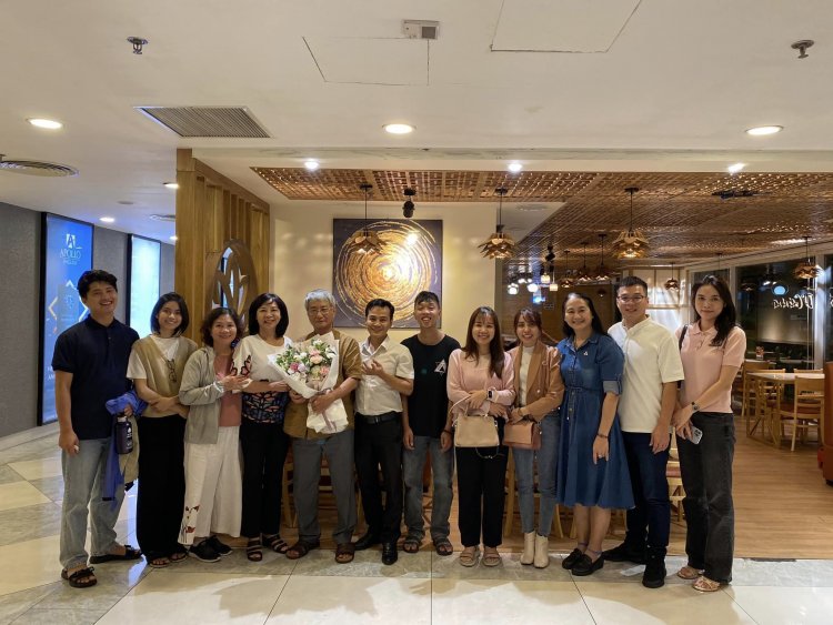 Nhận phòng và chụp ảnh lưu niệm