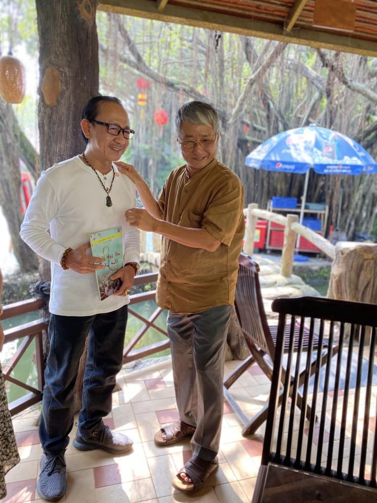 - Gắn huy hiệu Lý Gia tượng trưng  !!!