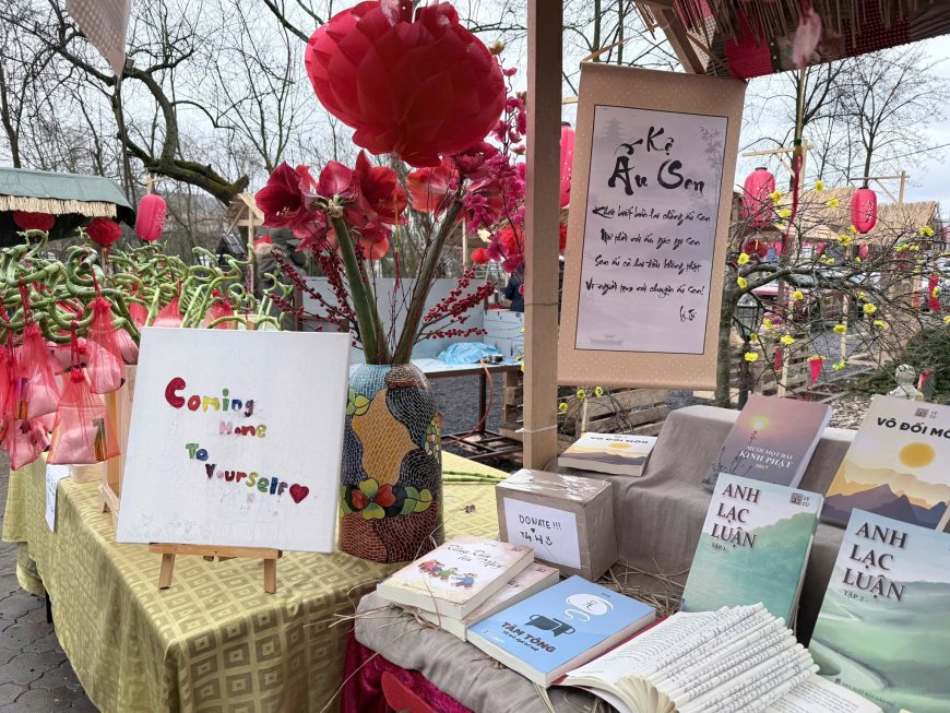 Hình Ảnh Giao Lưu - Giới Thiệu Các Tác Phẩm Của Lý Tứ - Tại Thủ Đô Cộng Hòa Séc !!!